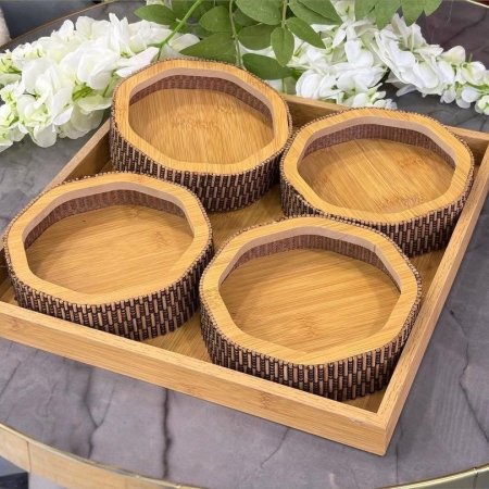 صينية خشبية مع اربع صحون لضيافة